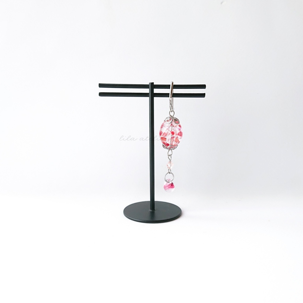 かすみ長珠【紅】と硝子雫ポニーフック(金属アレルギー対応)