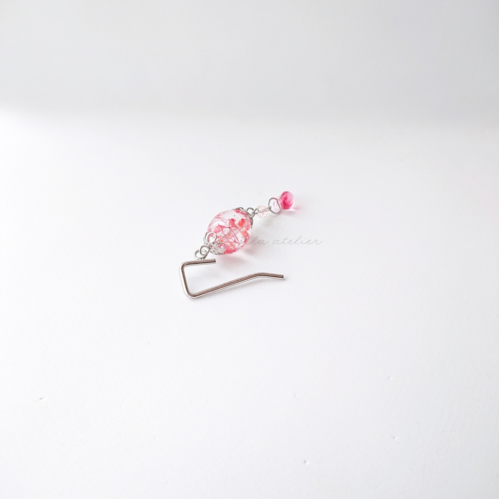 かすみ長珠【紅】と硝子雫ポニーフック(金属アレルギー対応)