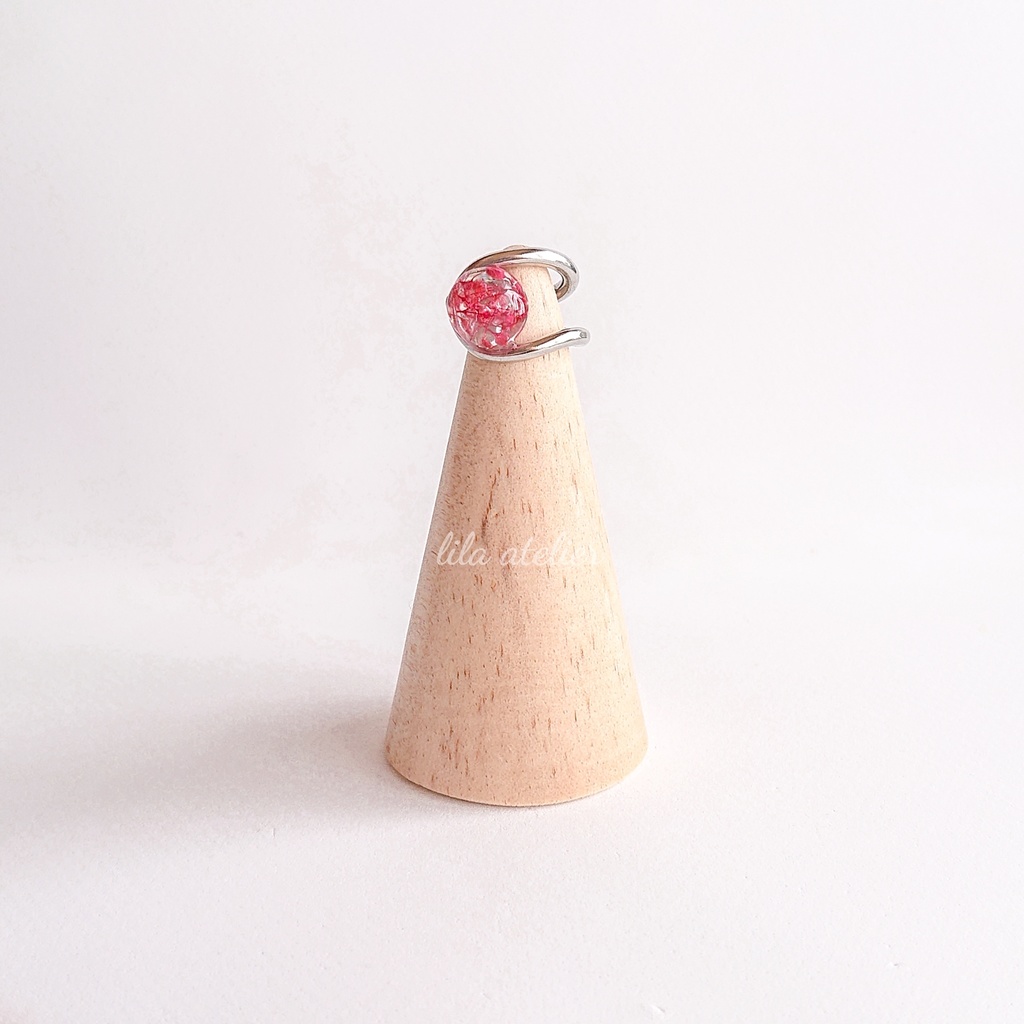 《片耳用》かすみ水中花【紅】イヤーカフ(金属アレルギー対応)