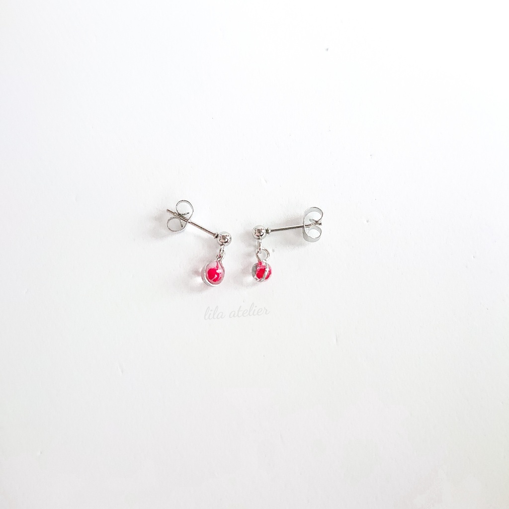 かすみ粒【紅】ピアス/イヤリング(金属アレルギー対応)