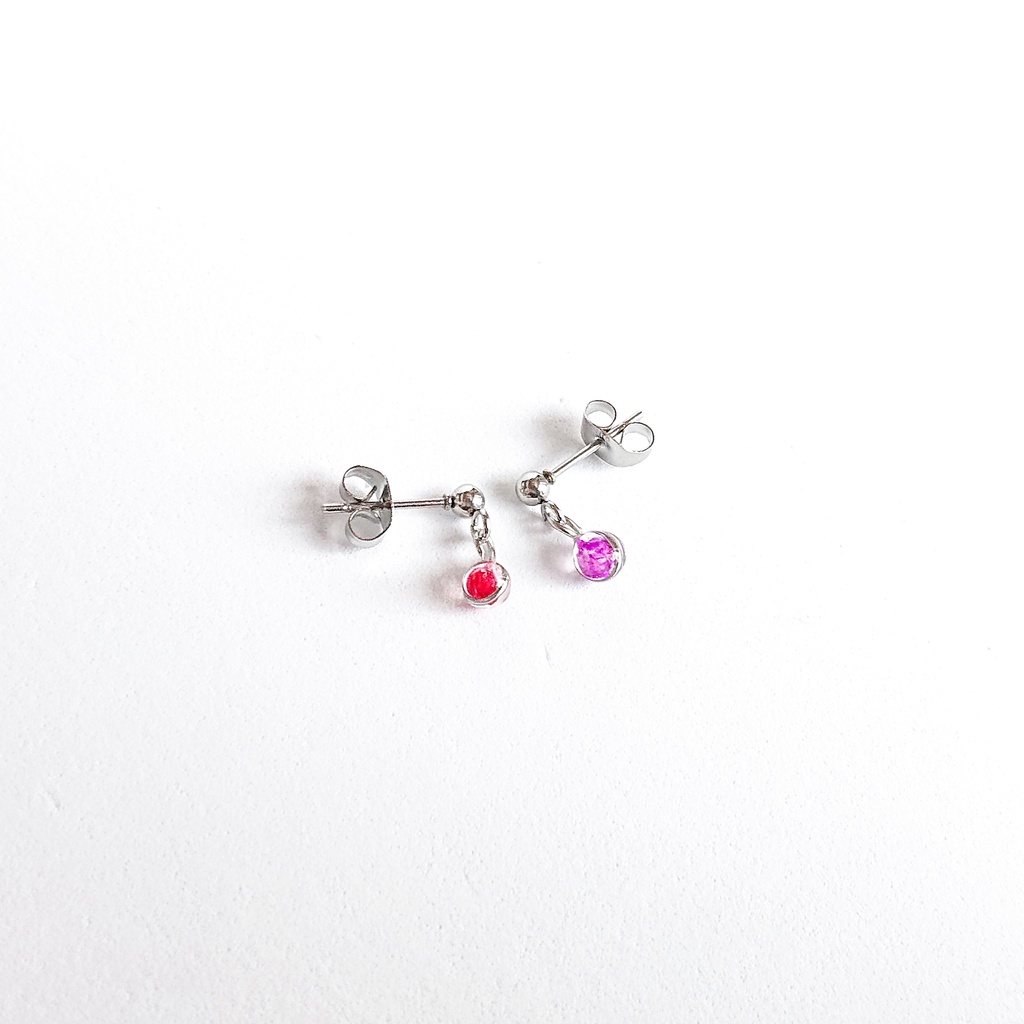 かすみ粒【紅】ピアス/イヤリング(金属アレルギー対応)