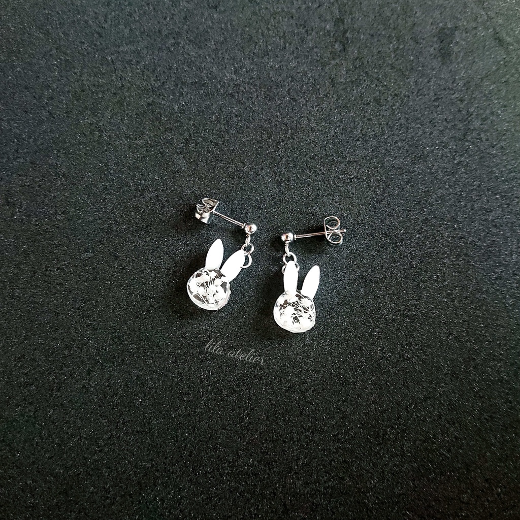 彩りかすみウサギ【白】ピアス/イヤリング(金属アレルギー対応)