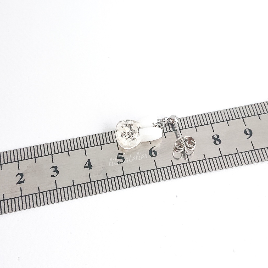 彩りかすみウサギ【白】ピアス/イヤリング(金属アレルギー対応)