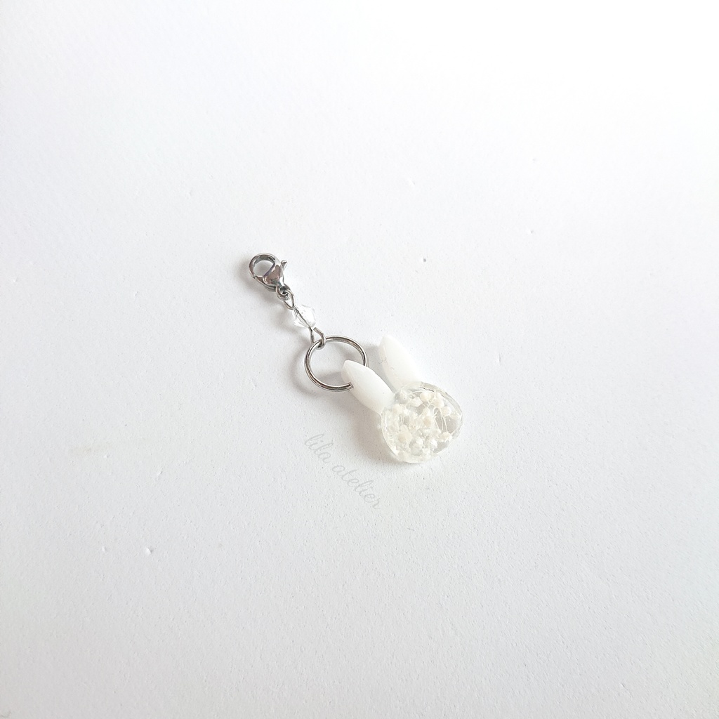 彩りかすみウサギ【白】チャーム(金属アレルギー対応)