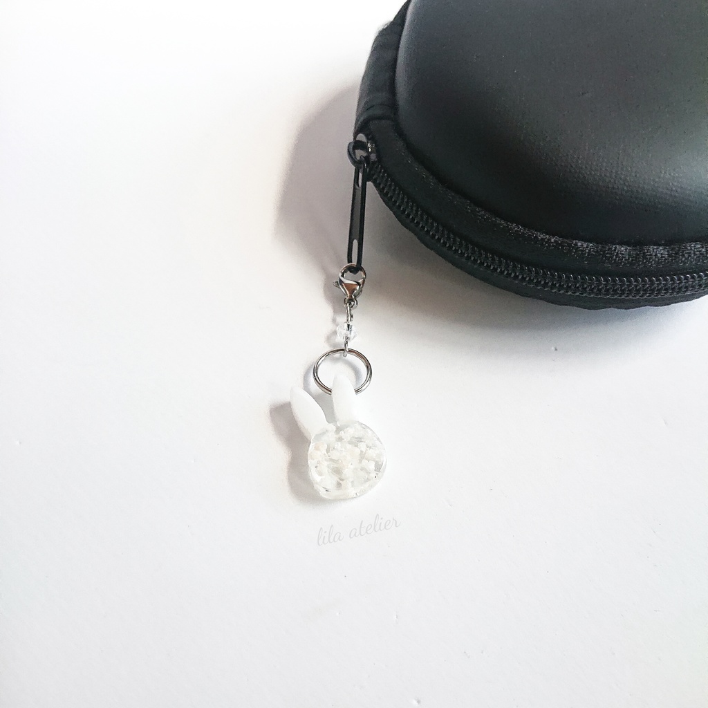 彩りかすみウサギ【白】チャーム(金属アレルギー対応)