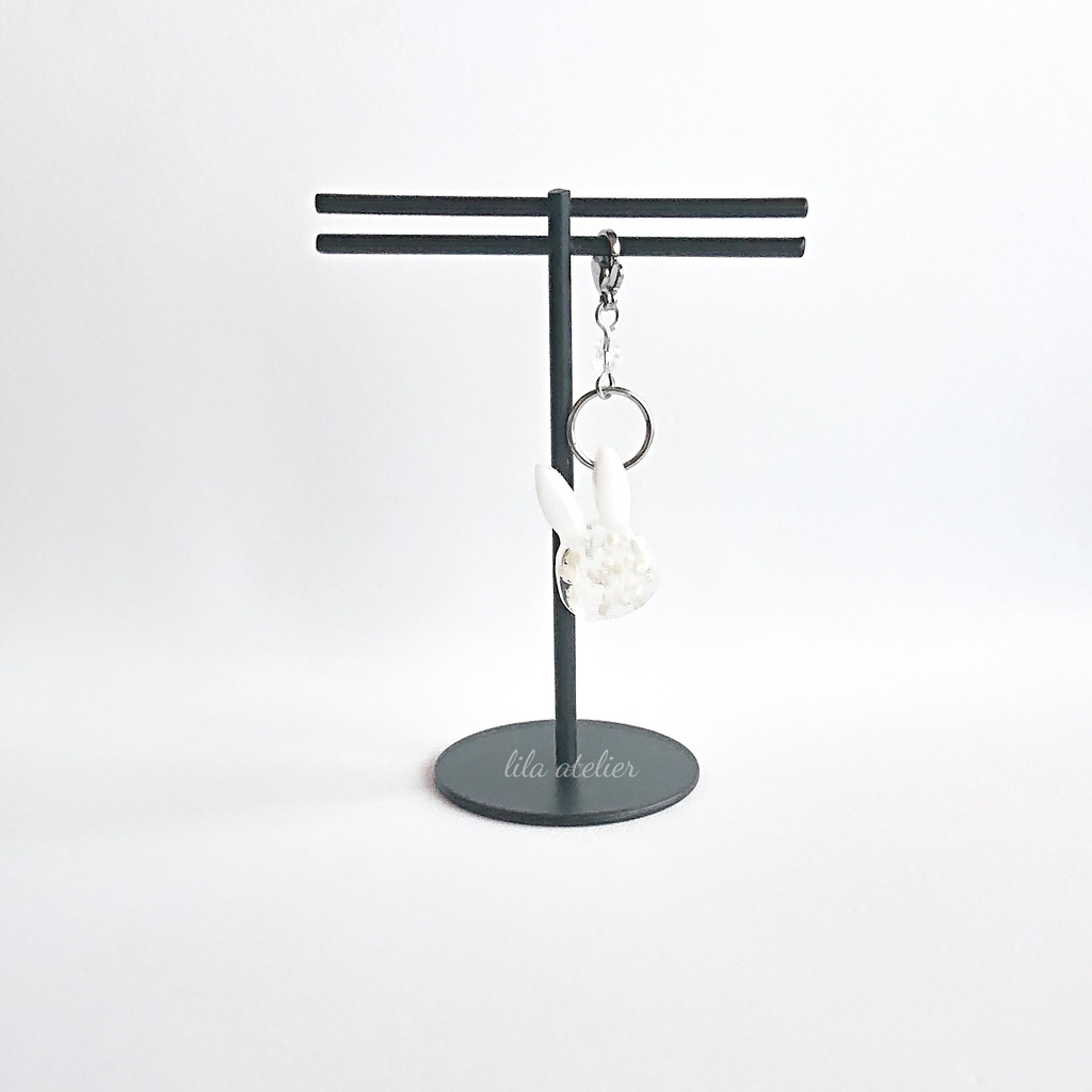 彩りかすみウサギ【白】チャーム(金属アレルギー対応)