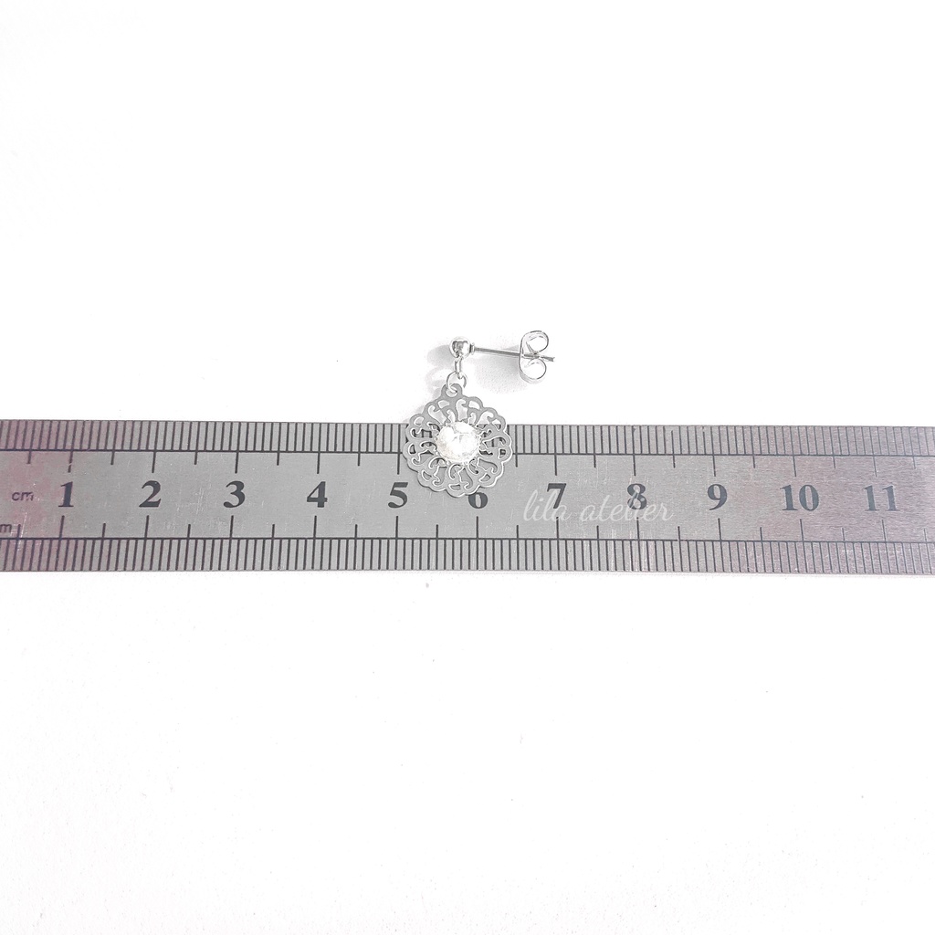 かすみ蔦葛【白】ピアス/イヤリング(金属アレルギー対応)