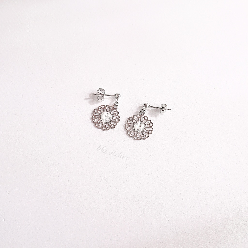 かすみ蔦葛【白】ピアス/イヤリング(金属アレルギー対応)