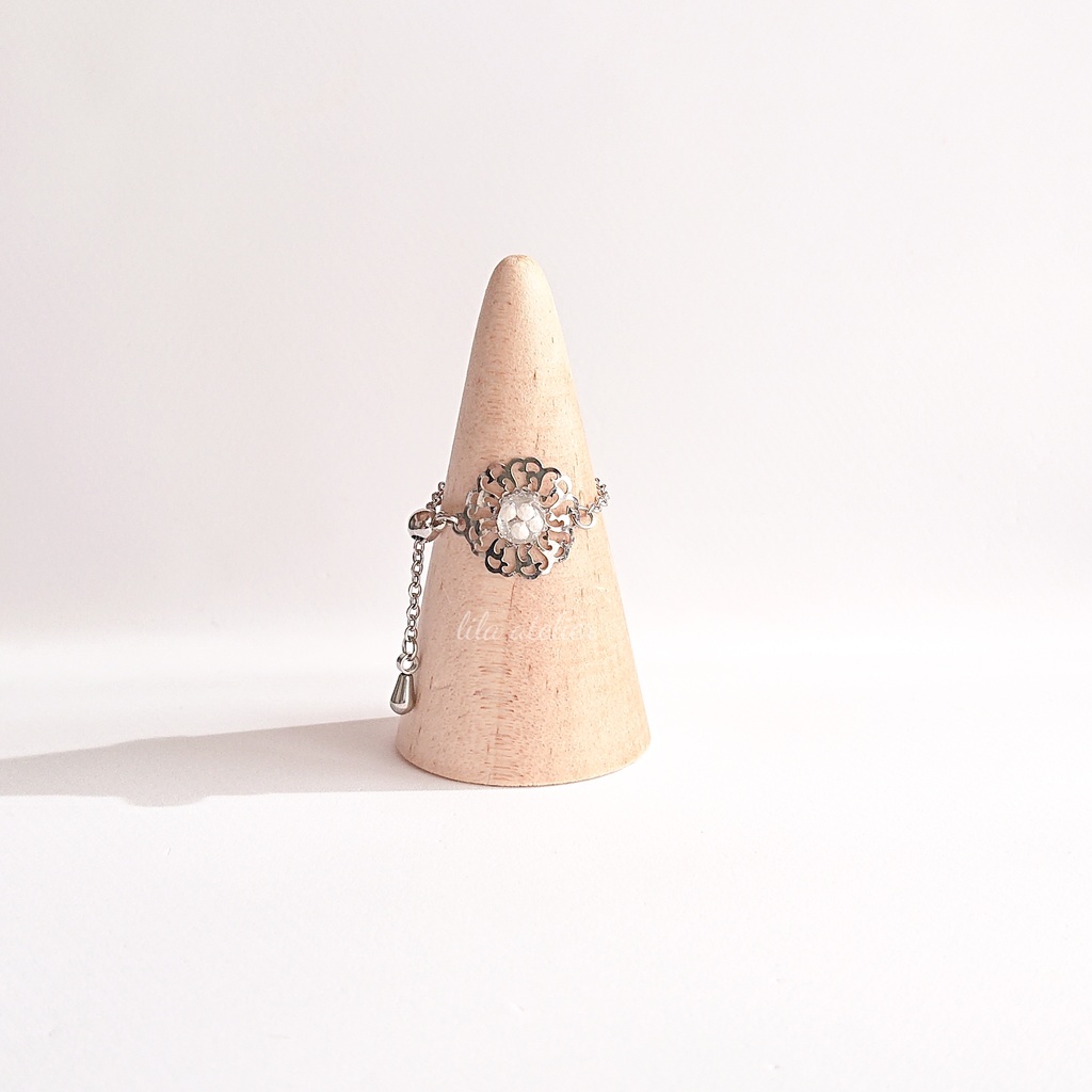 かすみ蔦葛【白】チェーンリング(金属アレルギー対応)