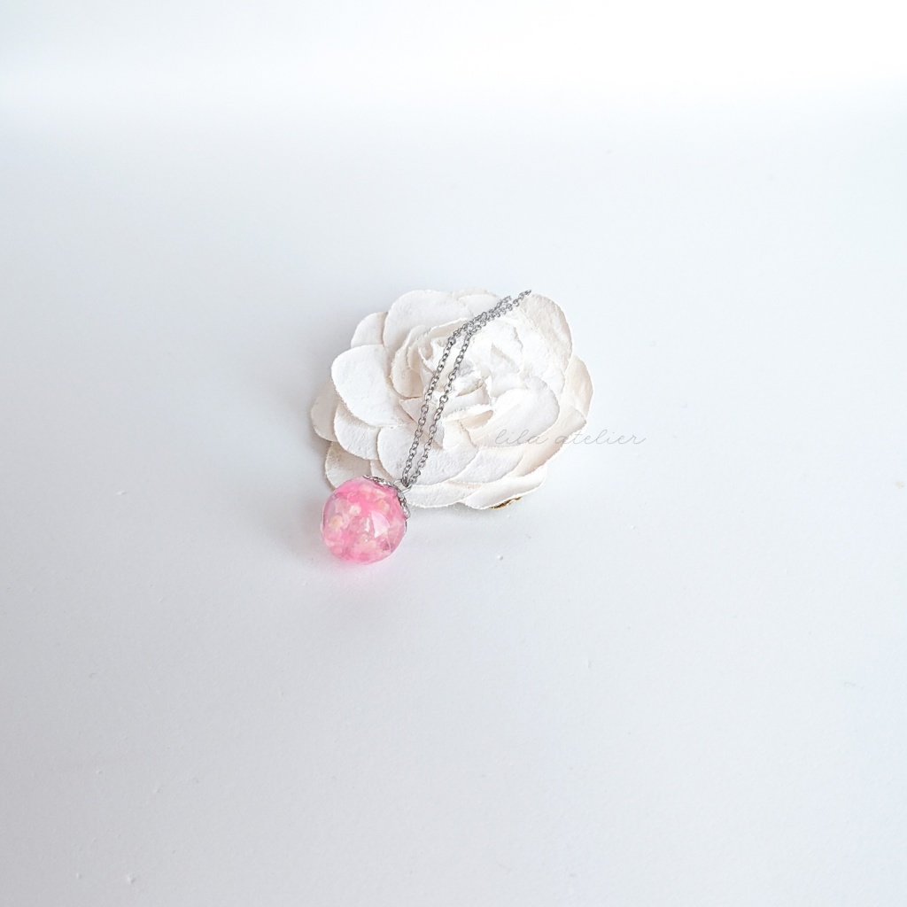 かすみ珠【桃】ペンダント（金属アレルギー対応）