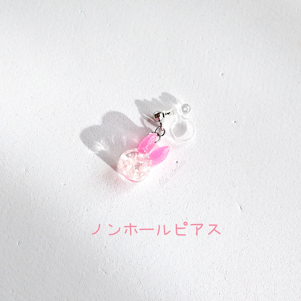 彩りかすみウサギ【桃】ピアス/イヤリング(金属アレルギー対応)
