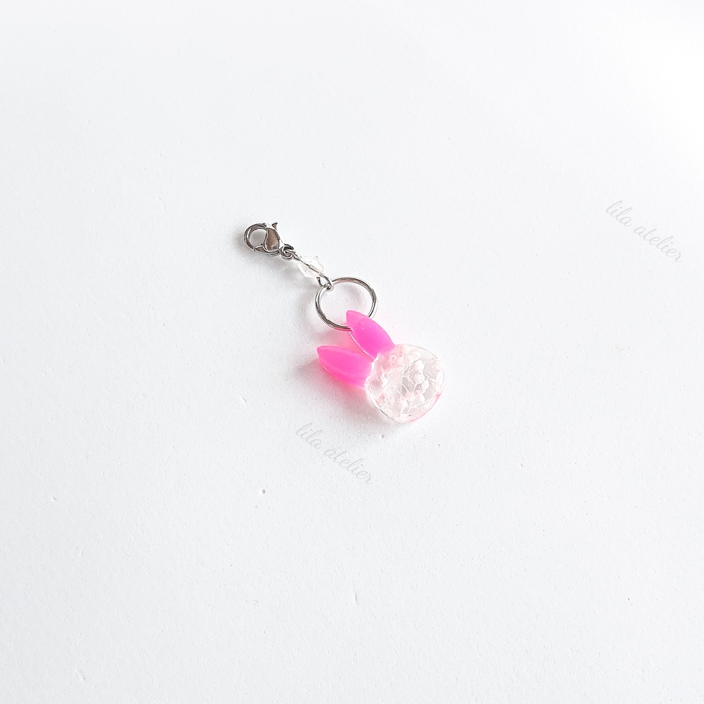 彩りかすみウサギ【桃】チャーム(金属アレルギー対応)
