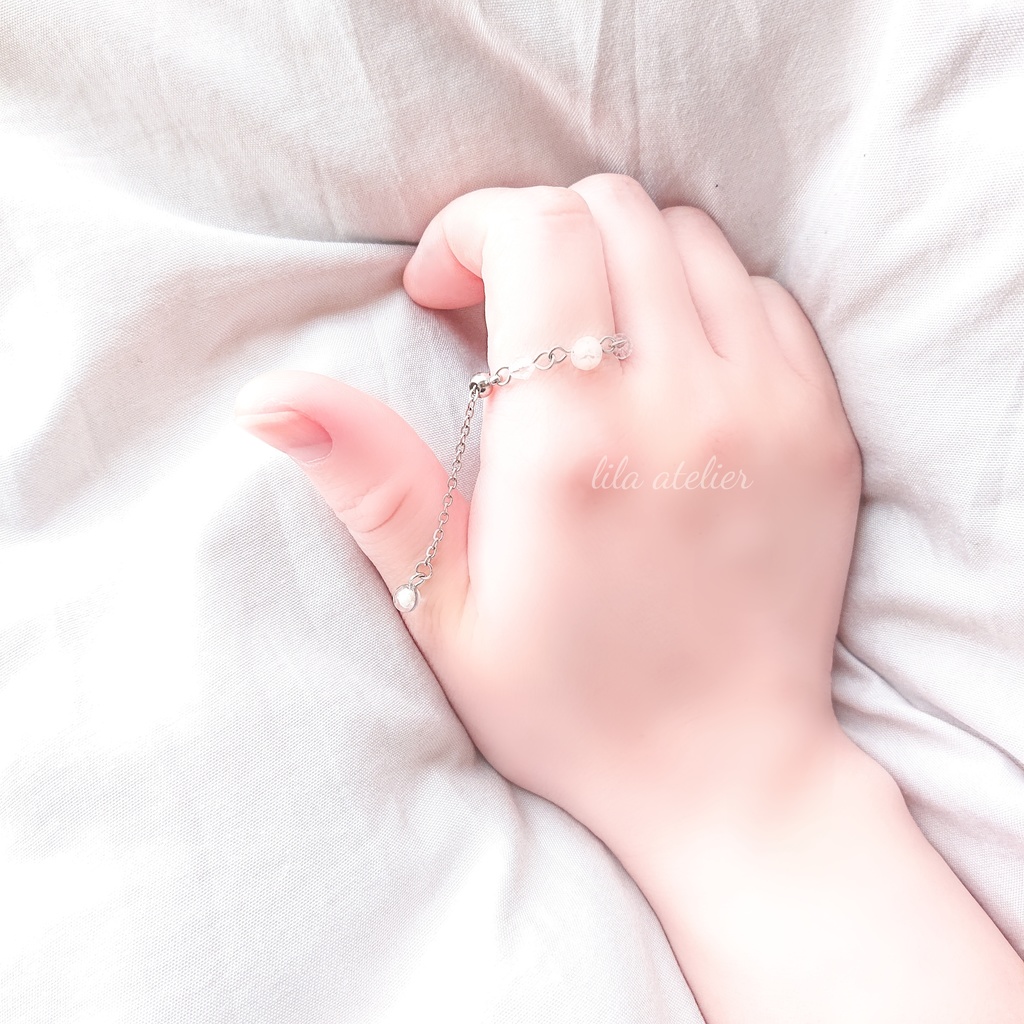 かすみ水中花と粒【白】チェーンリング(金属アレルギー対応)