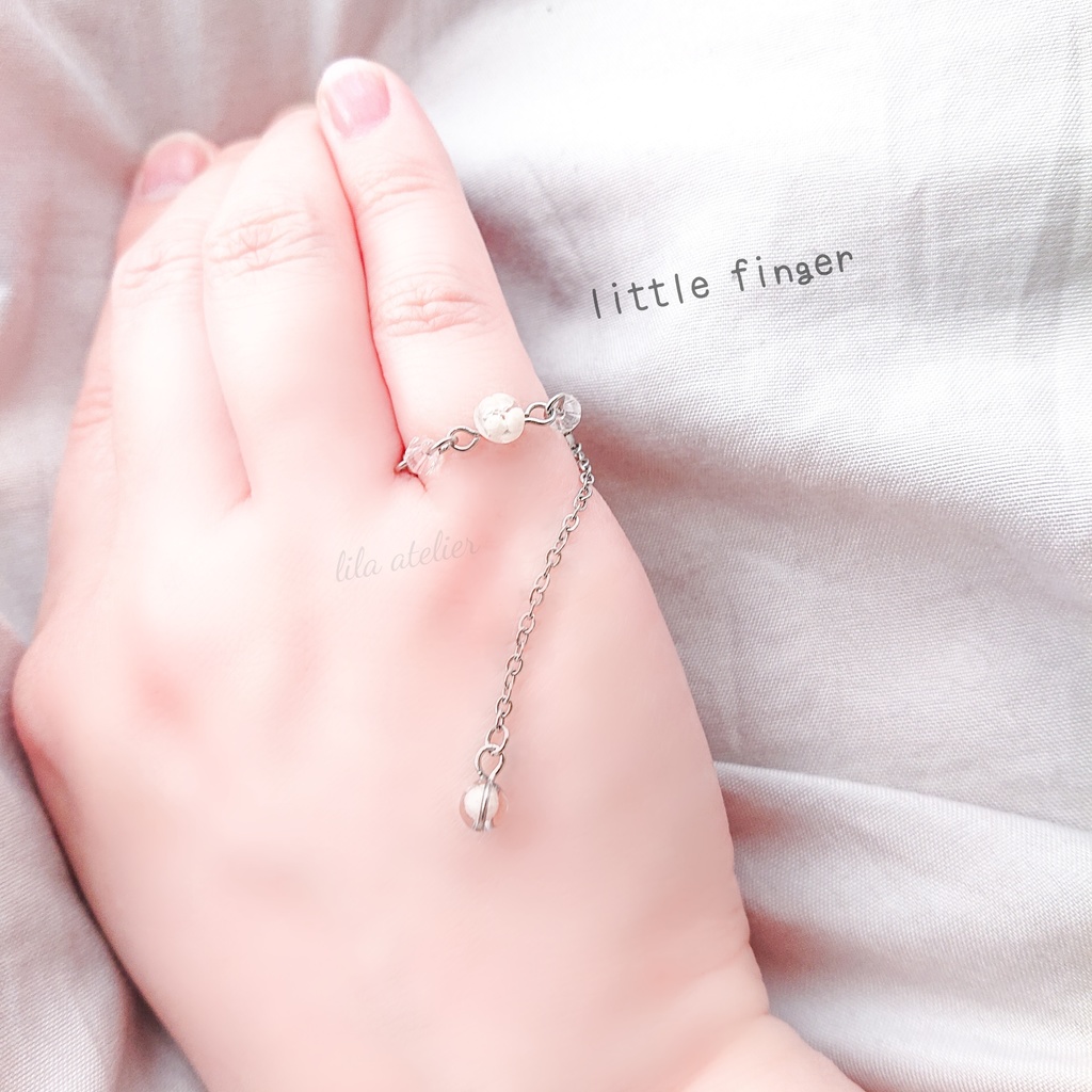 かすみ水中花と粒【白】チェーンリング(金属アレルギー対応)