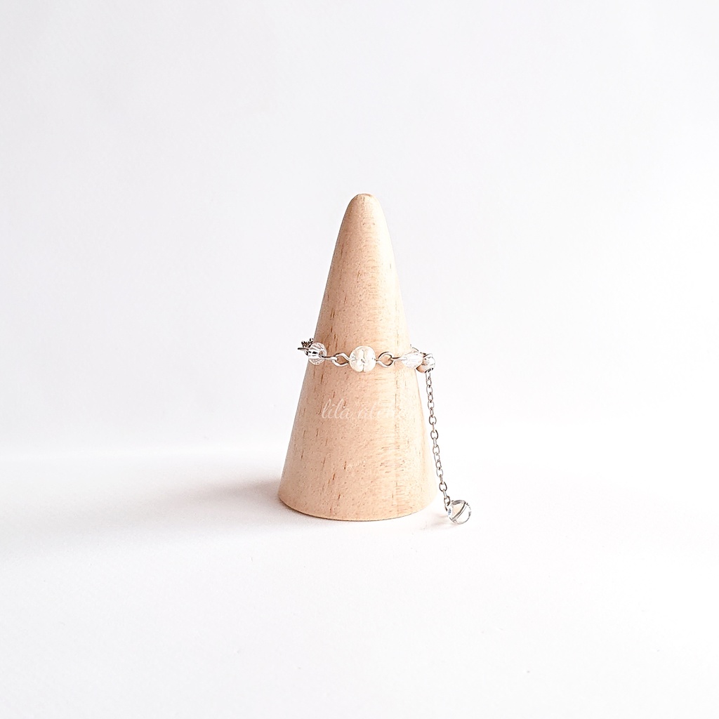 かすみ水中花と粒【白】チェーンリング(金属アレルギー対応)