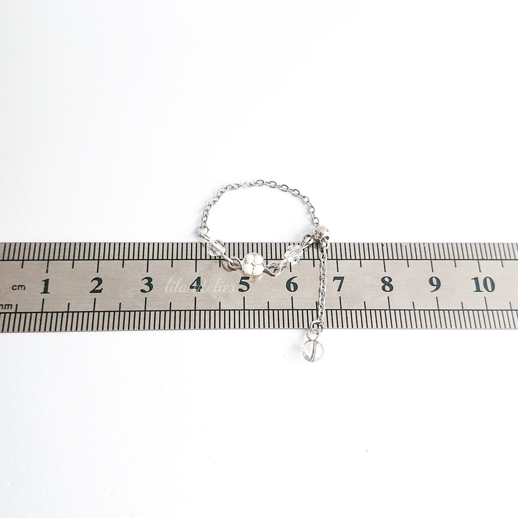 かすみ水中花と粒【白】チェーンリング(金属アレルギー対応)