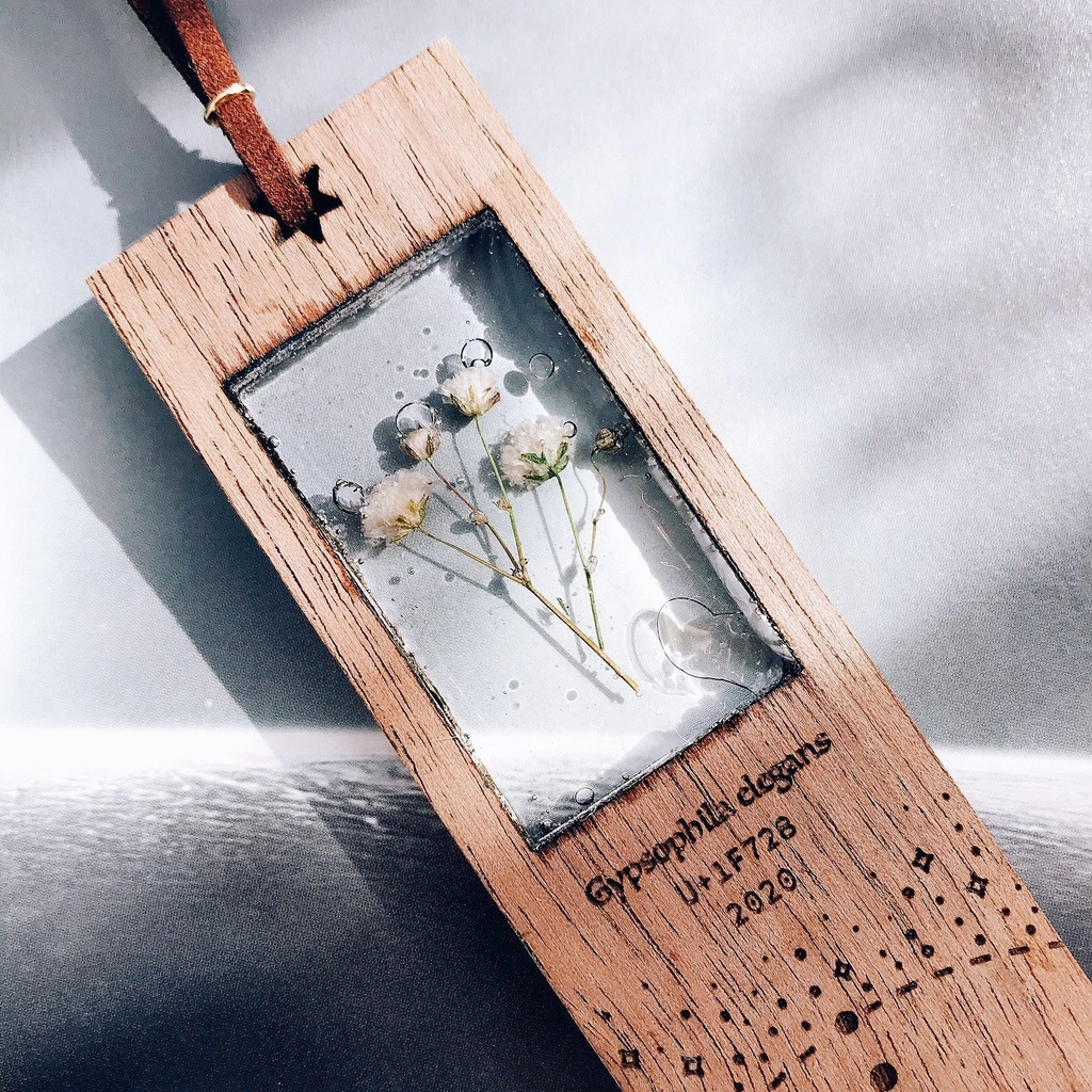 宇宙の植物標本【木製栞】:カスミソウ