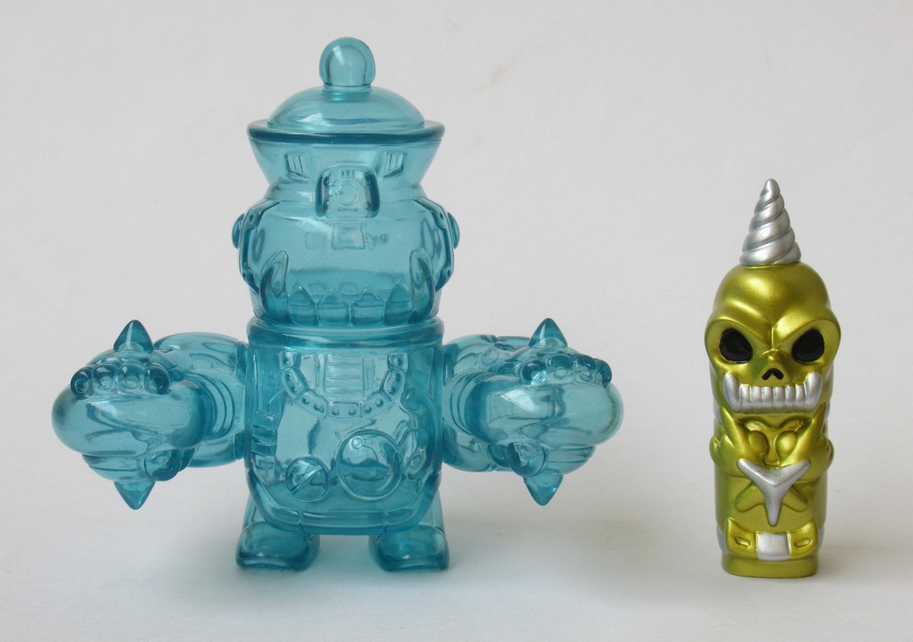 キョンクロン　ゴーストブルー（クリアブルーと色が付いてるドクロモーターくん）