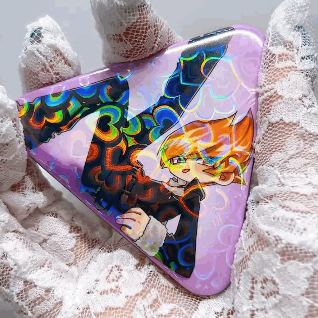 【三角形缶バッジ】ベクター様捕獲缶バッジ