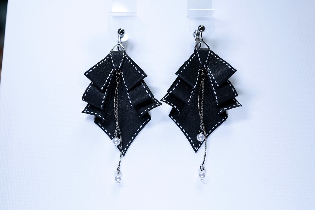 レザーイヤリング（１０Hイメージモデル）