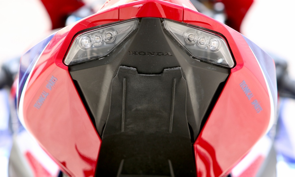 CBR1000RR-R用インナーフェンダーカバー
