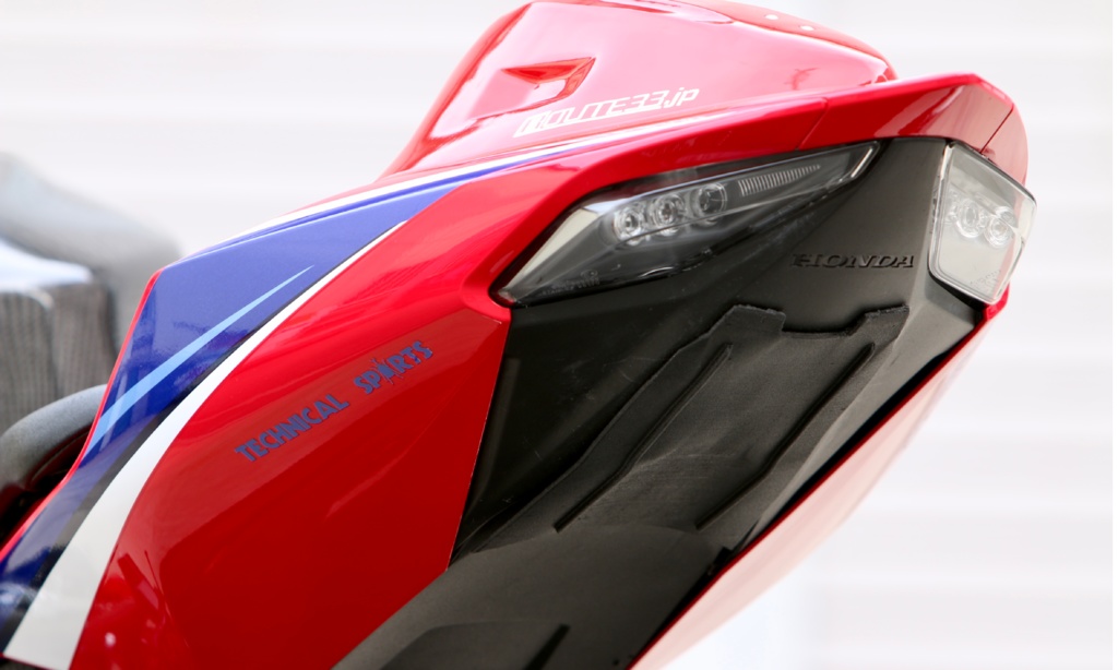 CBR1000RR-R用インナーフェンダーカバー