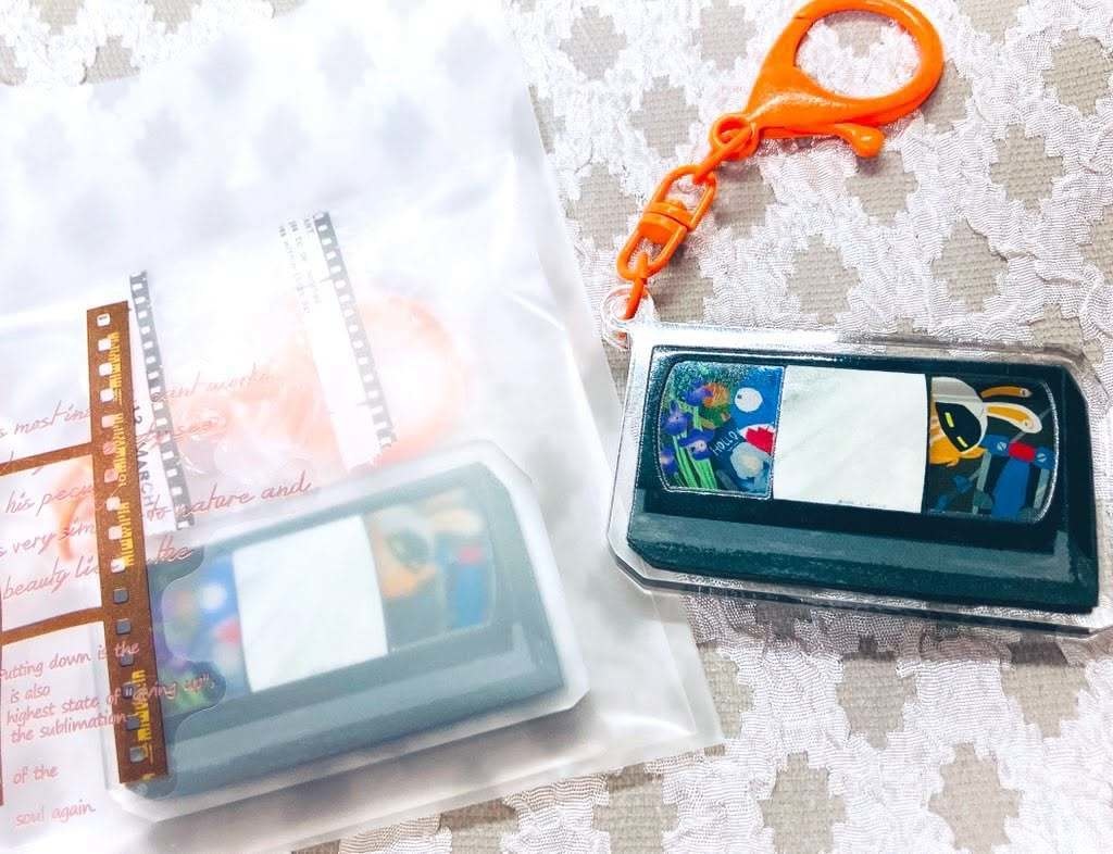 ビデオテープ風アクリルレイヤーキーホルダー（セスアキ）