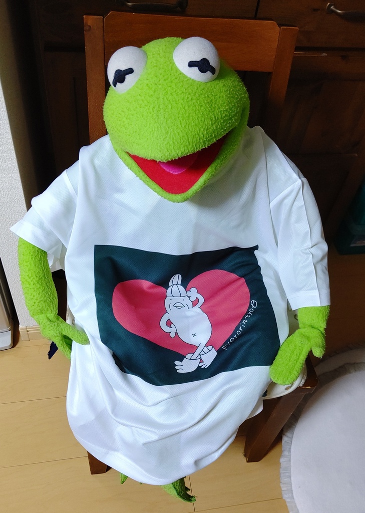 ぴよばあちゃんトッポいTシャツ白黒