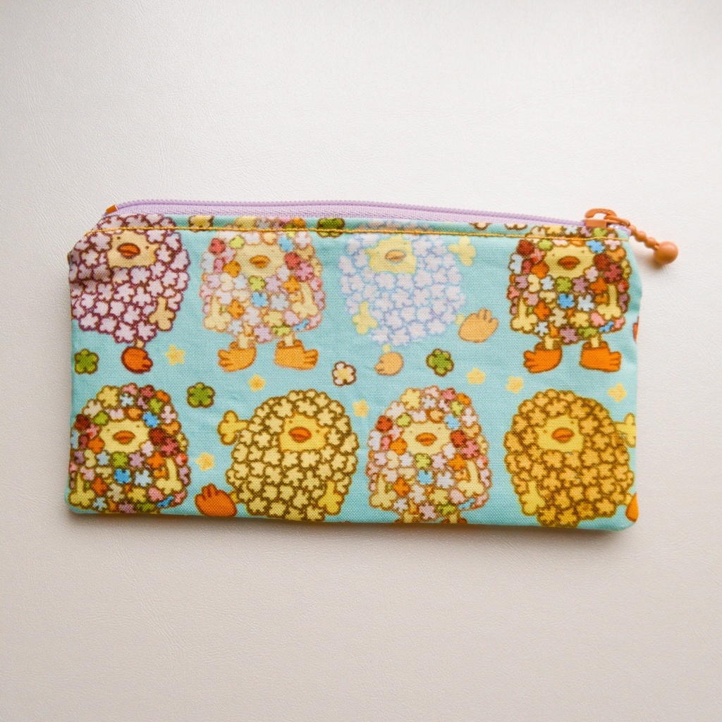 花まみれのひよこ人間ぴよポーチ（長方形ぺたんこ）