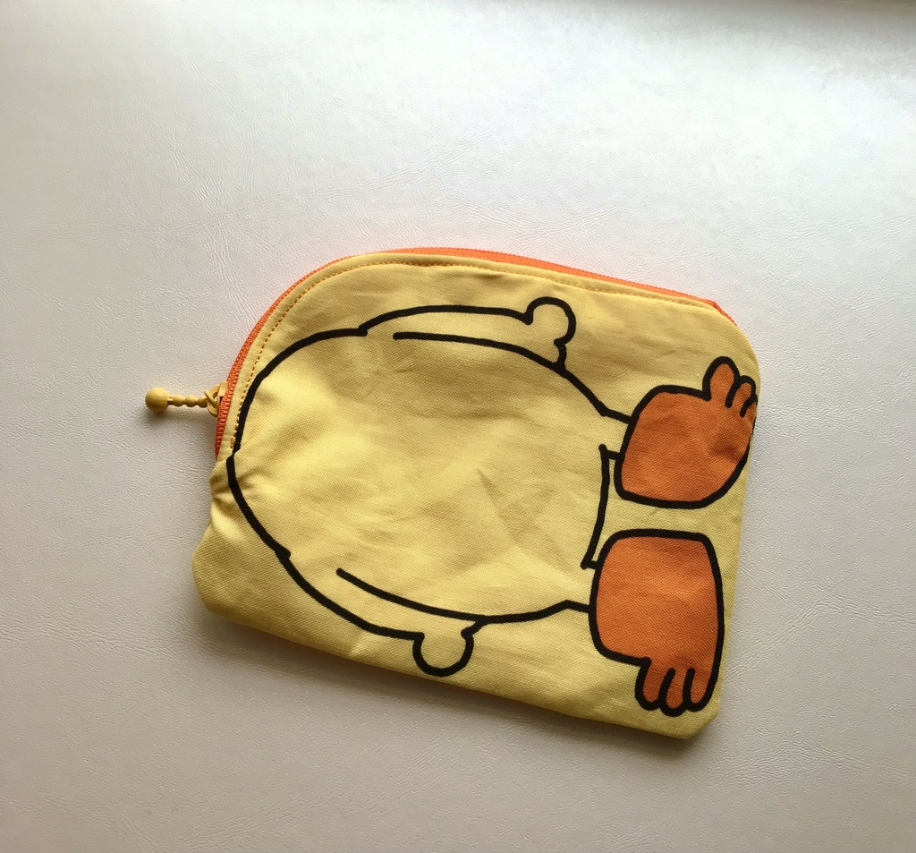 ひよこ人間ぴよの全身ペッタンポーチ