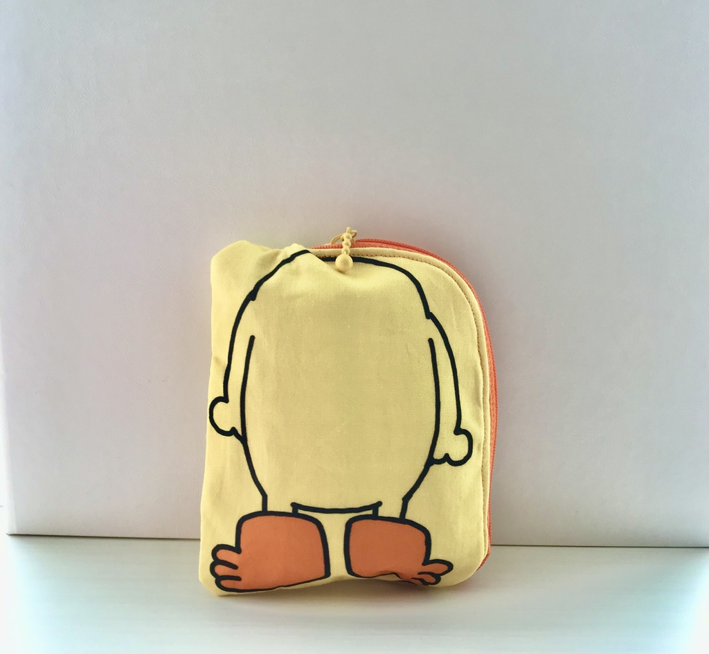 ひよこ人間ぴよの全身ペッタンポーチ