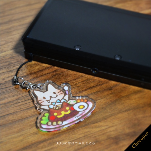 両面楽しい♪ねこのアクリルキーホルダー/ストラップ 「ごちそうバンザイ!」
