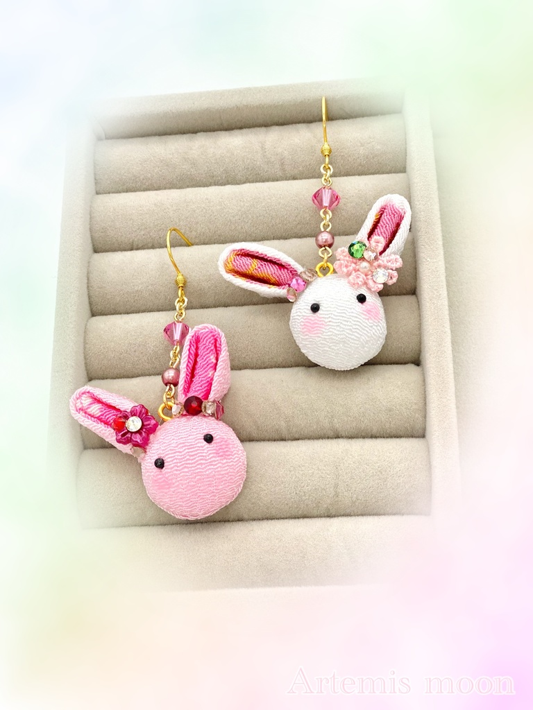 ピアス 2匹のちりめんうさぎピアス ゆめかわ バイカラー Artemismoon Booth