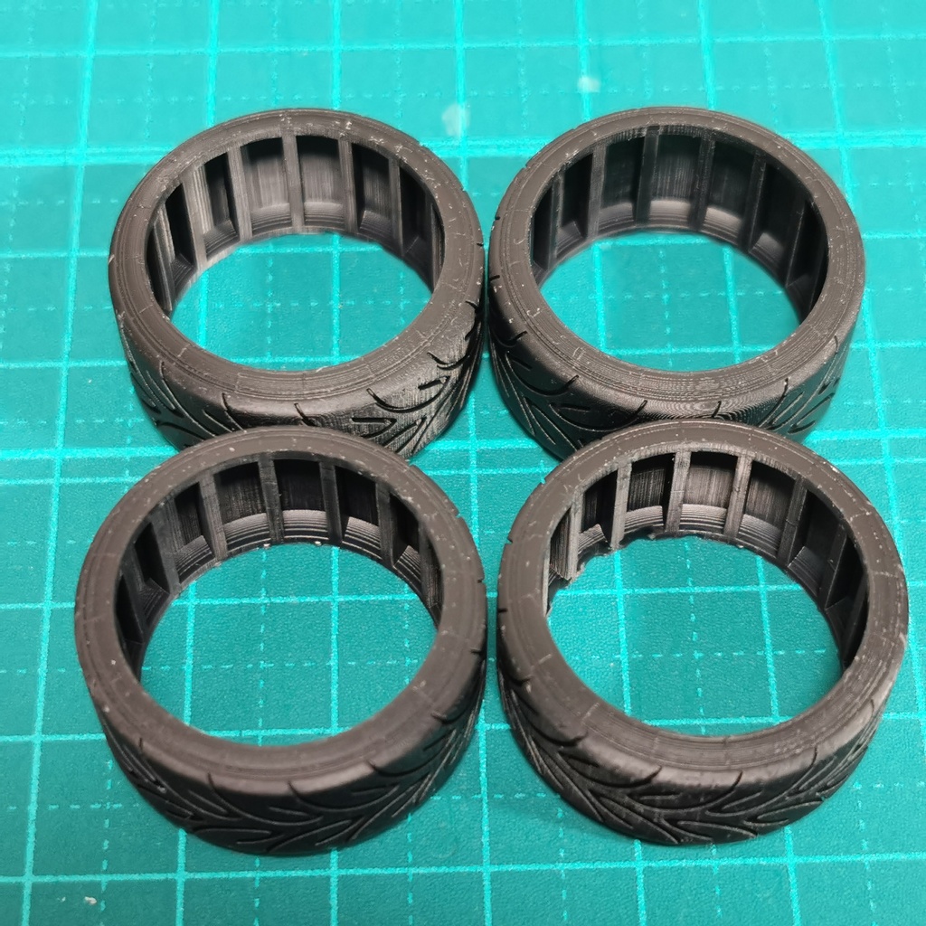 1/24 自作タイヤ A050タイプ 18インチ