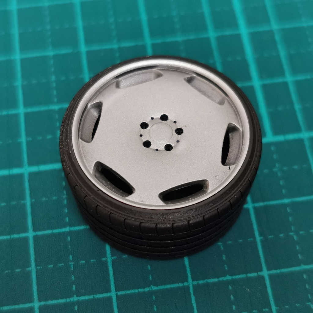 1/24 自作タイヤ V105タイプ 20インチ