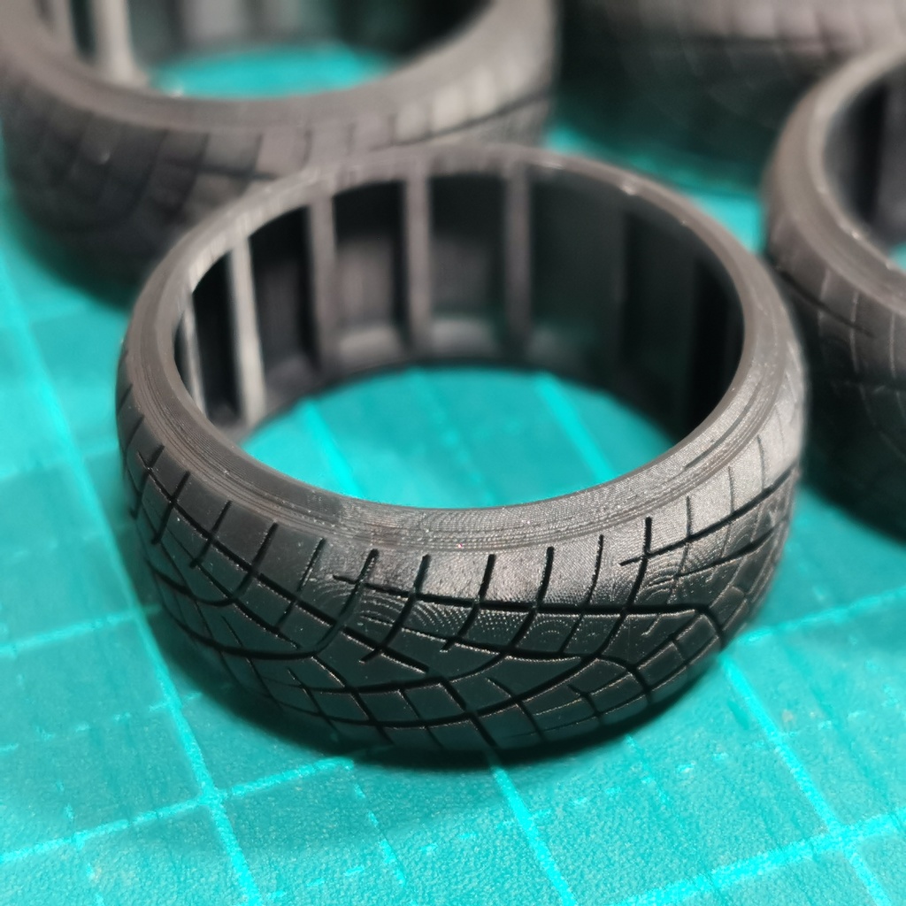 1/24 自作タイヤ R1Rタイプ 18インチ