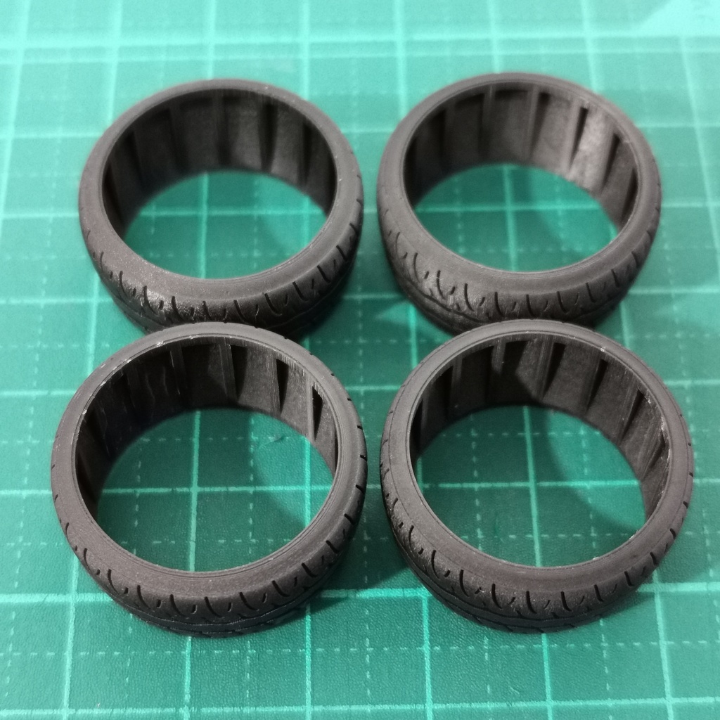 1/24 自作タイヤ AD09タイプ 18インチ