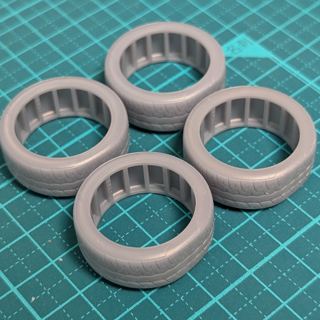 1/24 3Dプリントタイヤ AD09タイプ 19インチ 高扁平 荷重変形