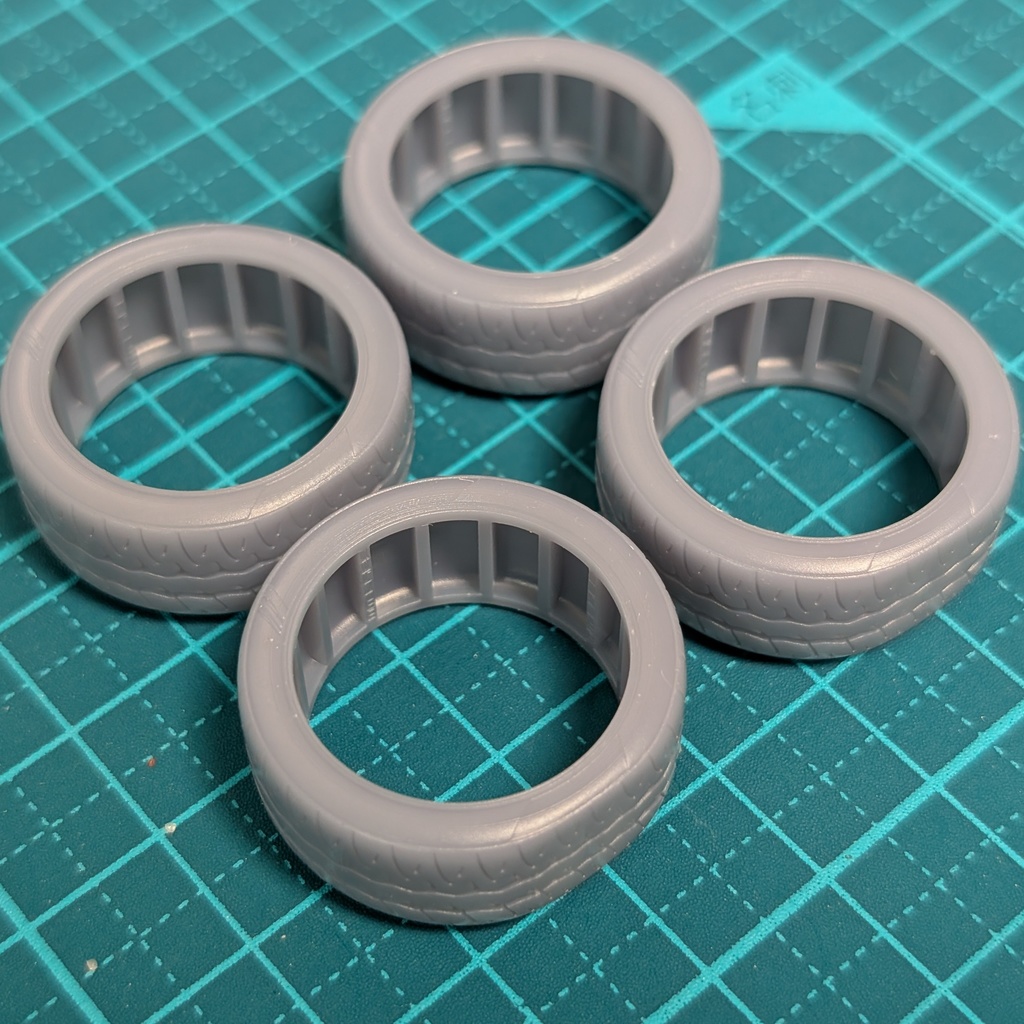 1/24 3Dプリントタイヤ AD09タイプ 18インチ 高扁平 荷重変形