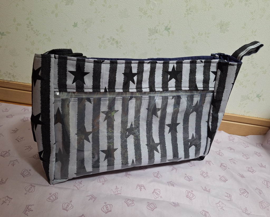 ビニールポケット付ショルダーバッグ【ブラックストライプ】