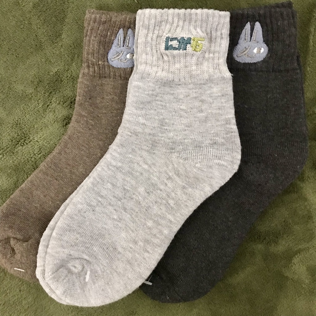 にか石主張刺繍靴下
