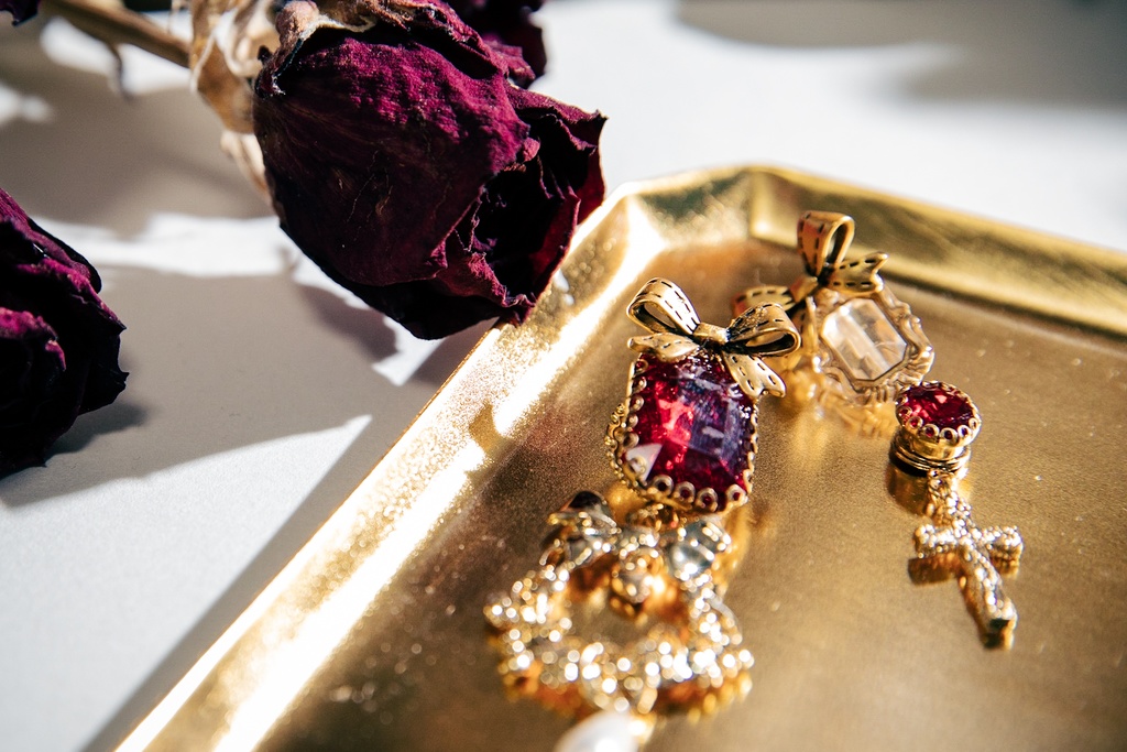 サーニャイメージピアス