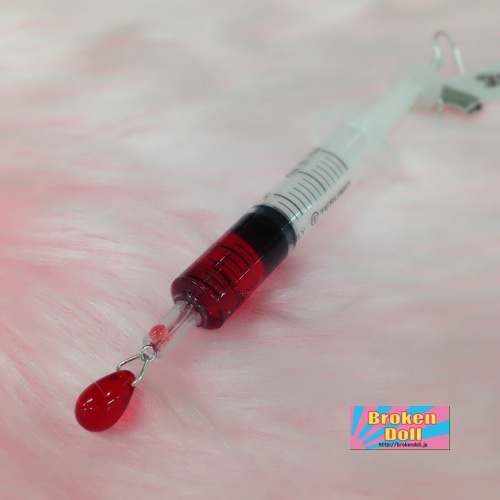 注射器ピアス、イヤリング 赤 病みかわいい