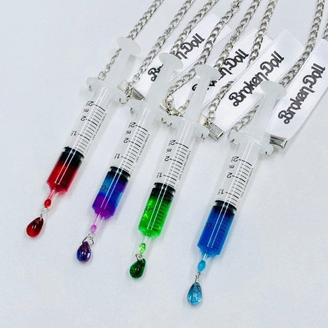 注射器ネックレス 血の雫付き Sサイズ