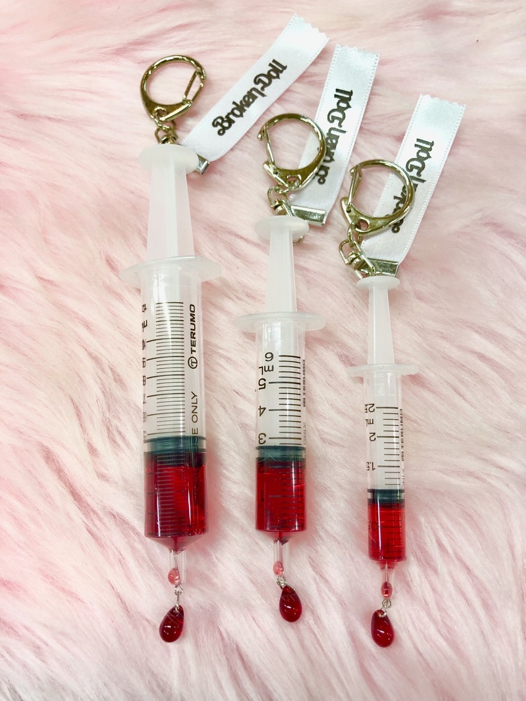 注射器キーホルダー