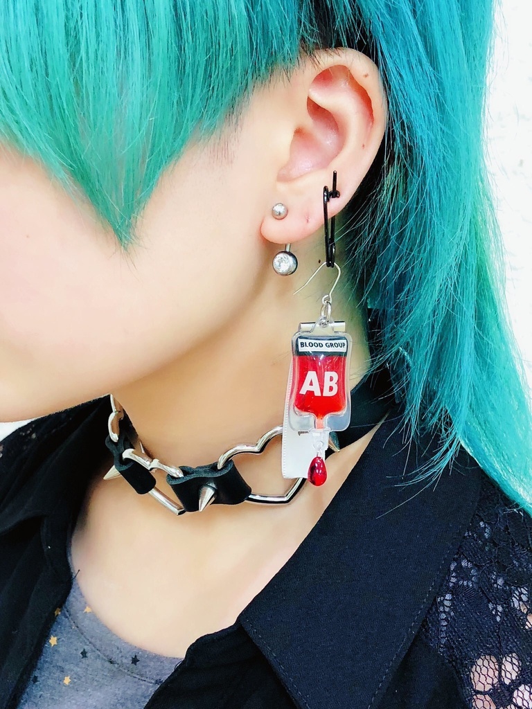 輸血ピアス ペア売り