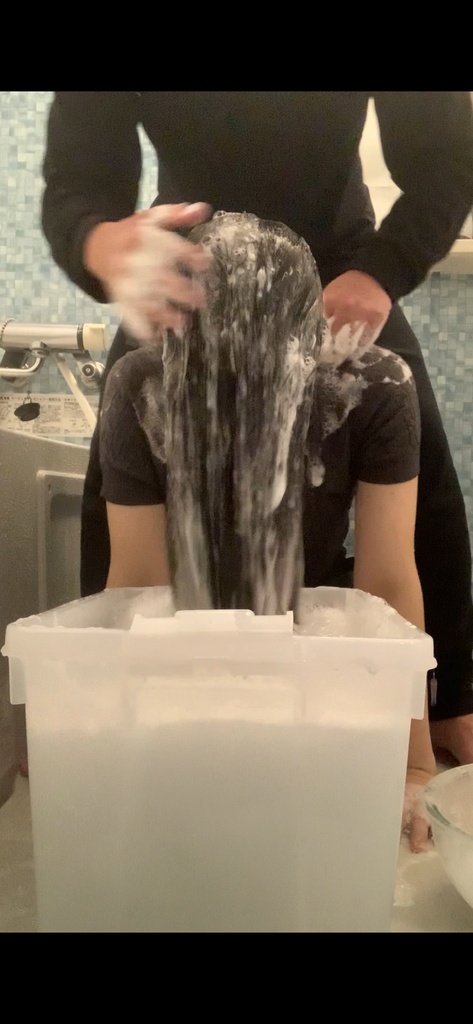 3.4本分のシャンプーを頭からかけて水責めシャンプーしてみた(シャンプー&水責めアングル)15:38