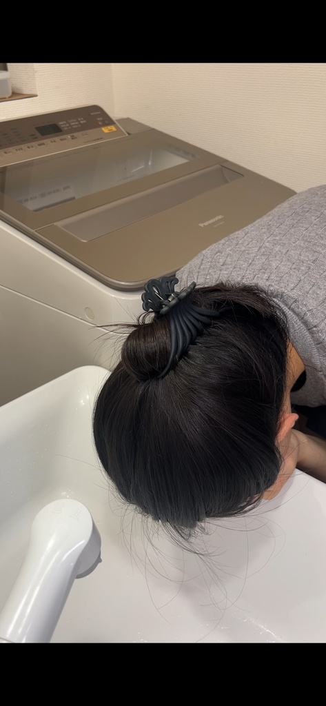 サラサラ髪をほどいて洗面台でシャンプーしてみた（正面アングル➕上アングル）15:51