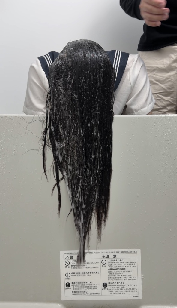 ふわふわ髪にセットした後輩ちゃんの髪をガッツリと2度洗いしてみた(正面+上アングル)18:02