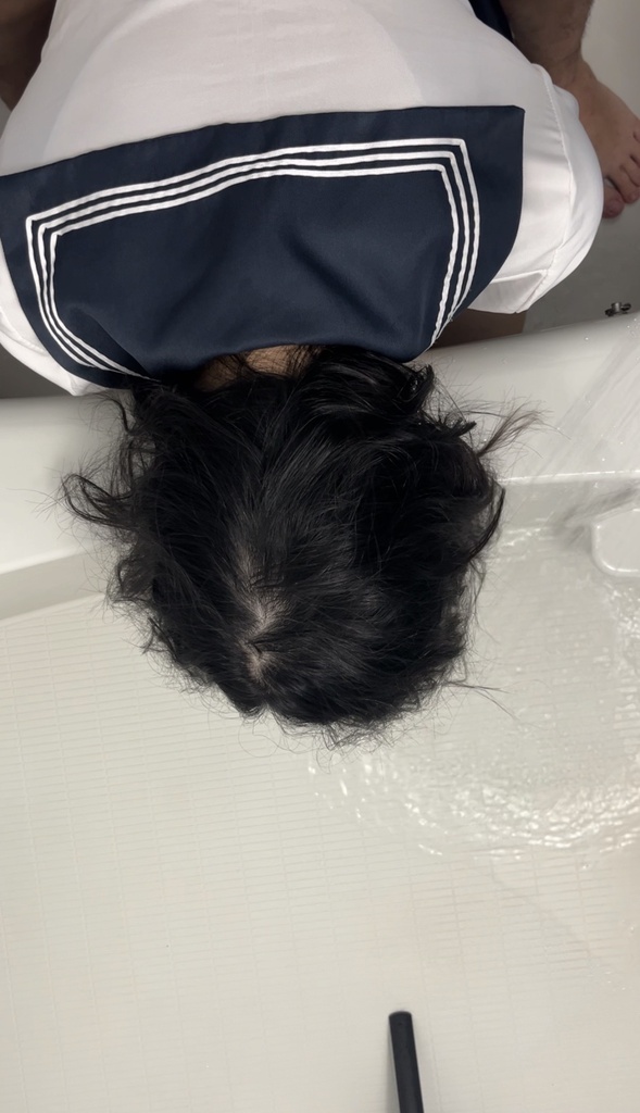 ふわふわ髪にセットした後輩ちゃんの髪をガッツリと2度洗いしてみた(正面+上アングル)18:02